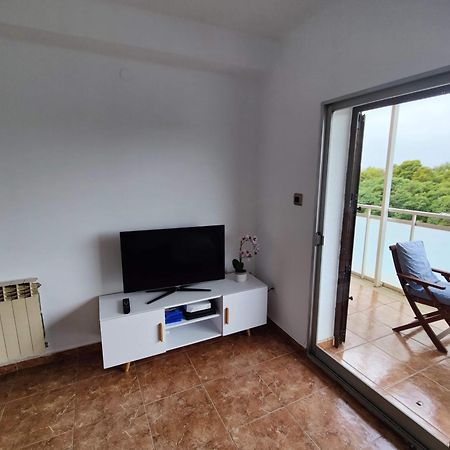 شقة Sunny Flat With Balcony And Sea Views كامبريلس المظهر الخارجي الصورة