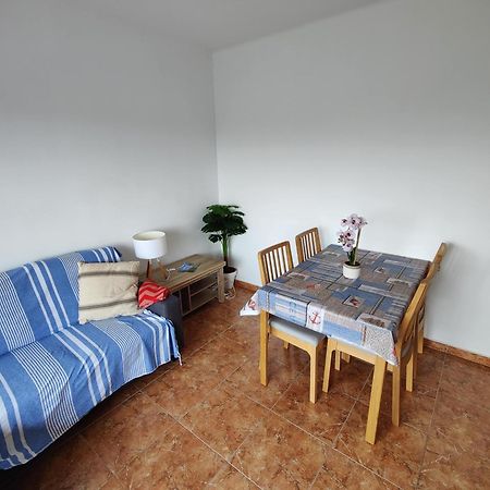 شقة Sunny Flat With Balcony And Sea Views كامبريلس المظهر الخارجي الصورة