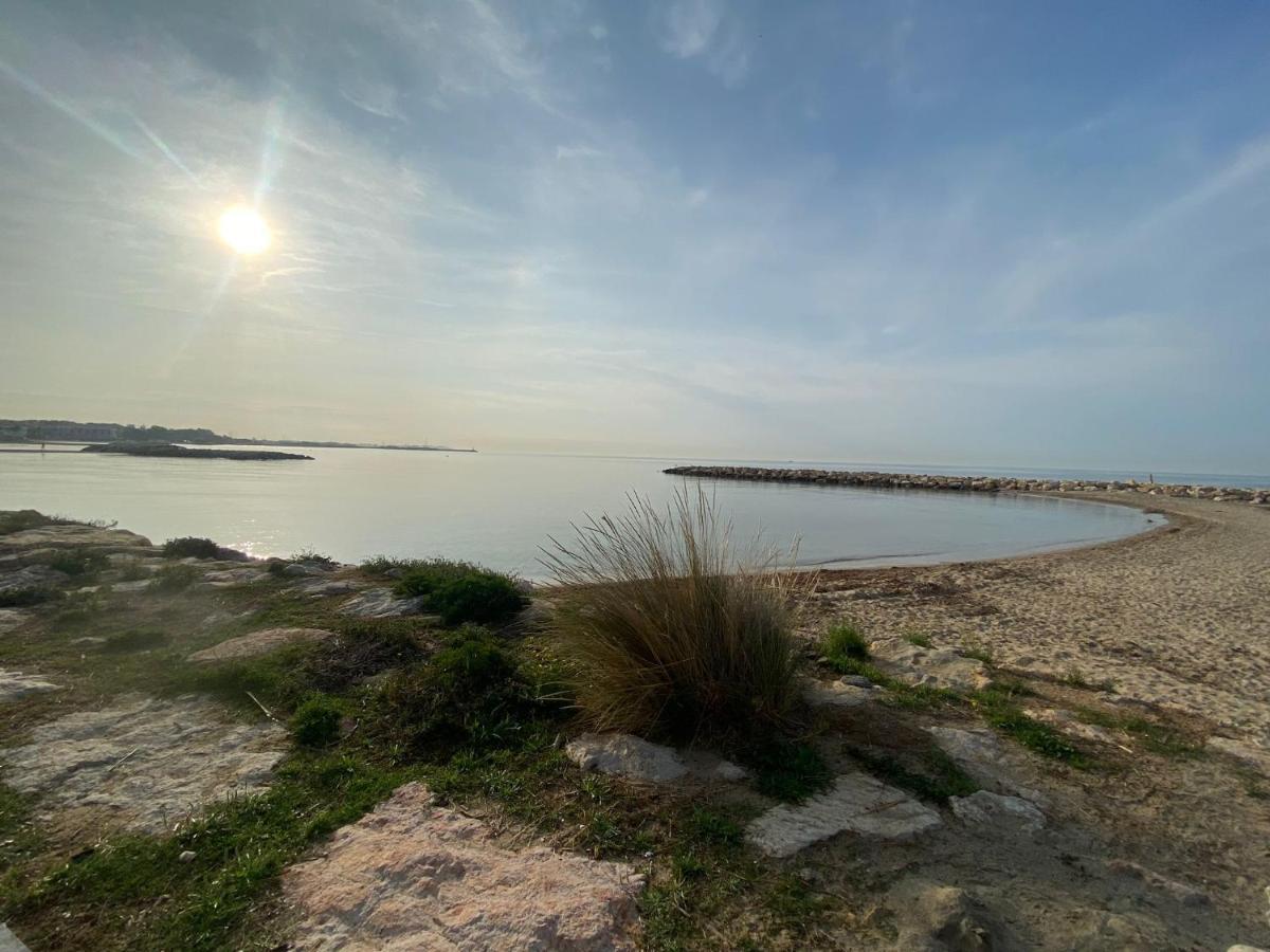 شقة Sunny Flat With Balcony And Sea Views كامبريلس المظهر الخارجي الصورة
