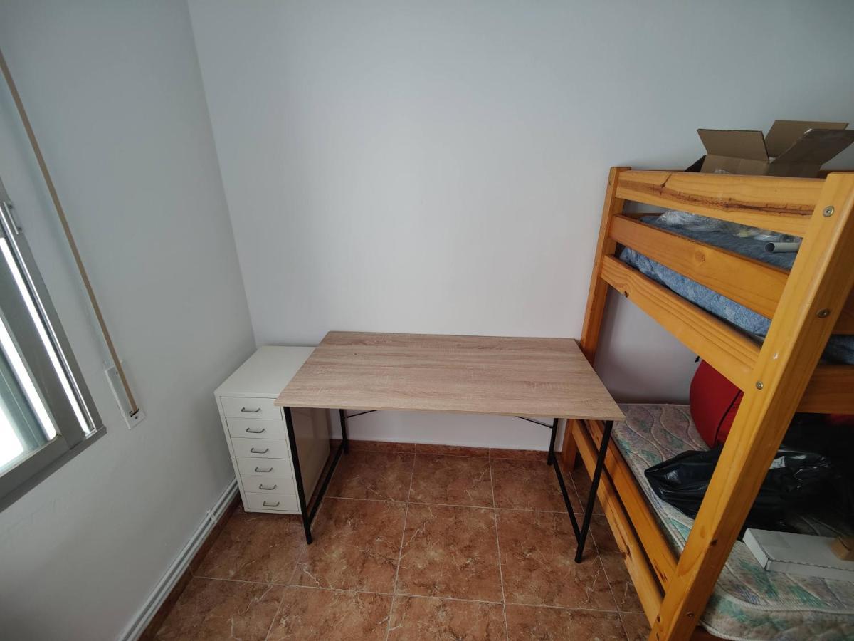 شقة Sunny Flat With Balcony And Sea Views كامبريلس المظهر الخارجي الصورة