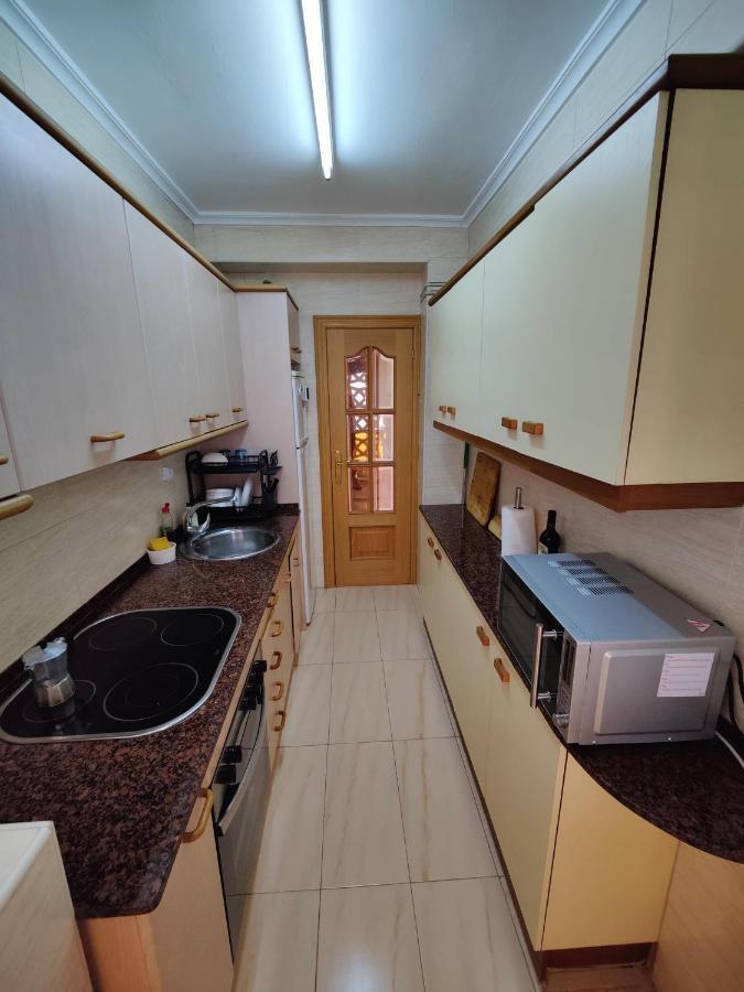 شقة Sunny Flat With Balcony And Sea Views كامبريلس المظهر الخارجي الصورة