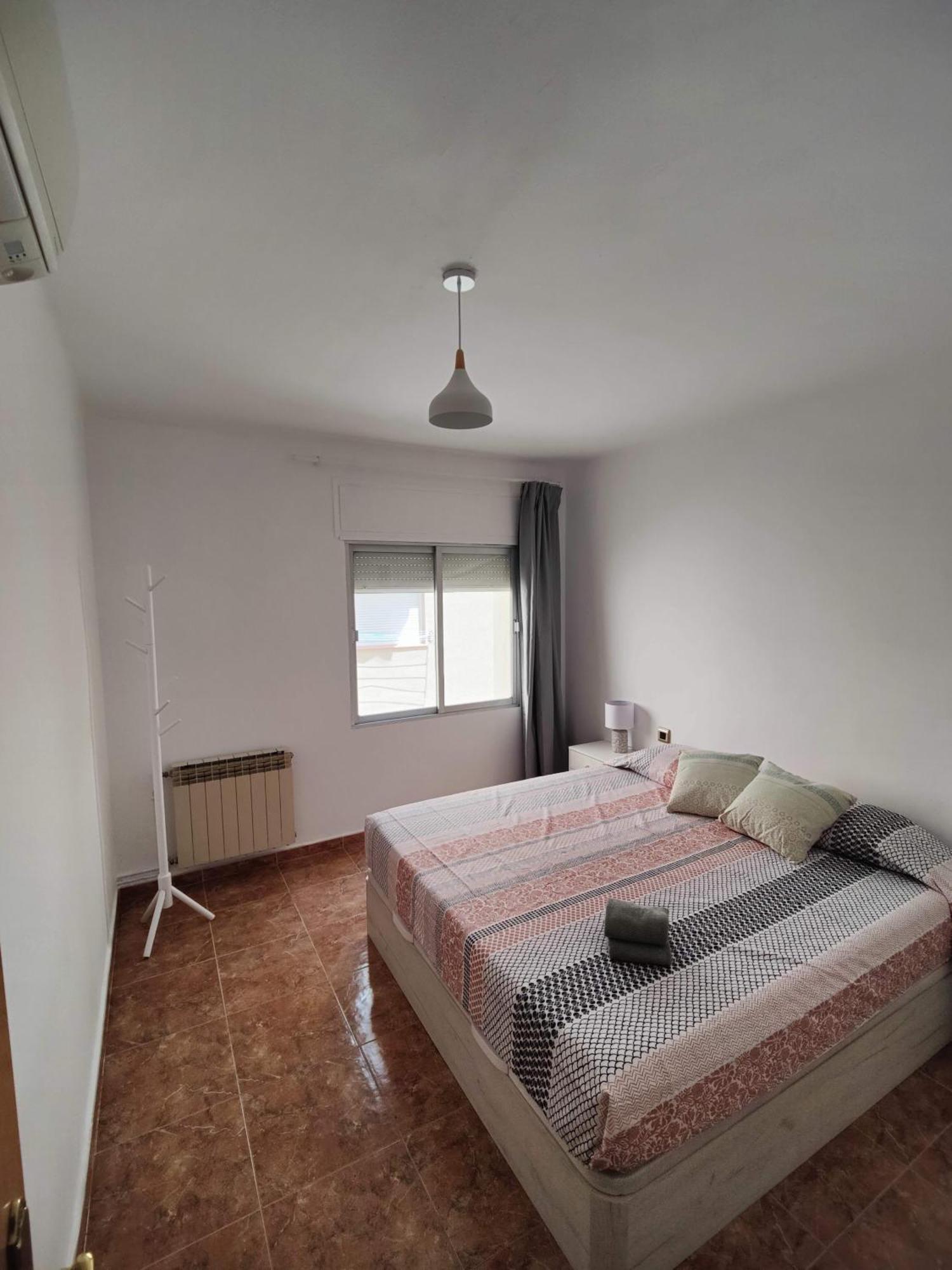 شقة Sunny Flat With Balcony And Sea Views كامبريلس المظهر الخارجي الصورة