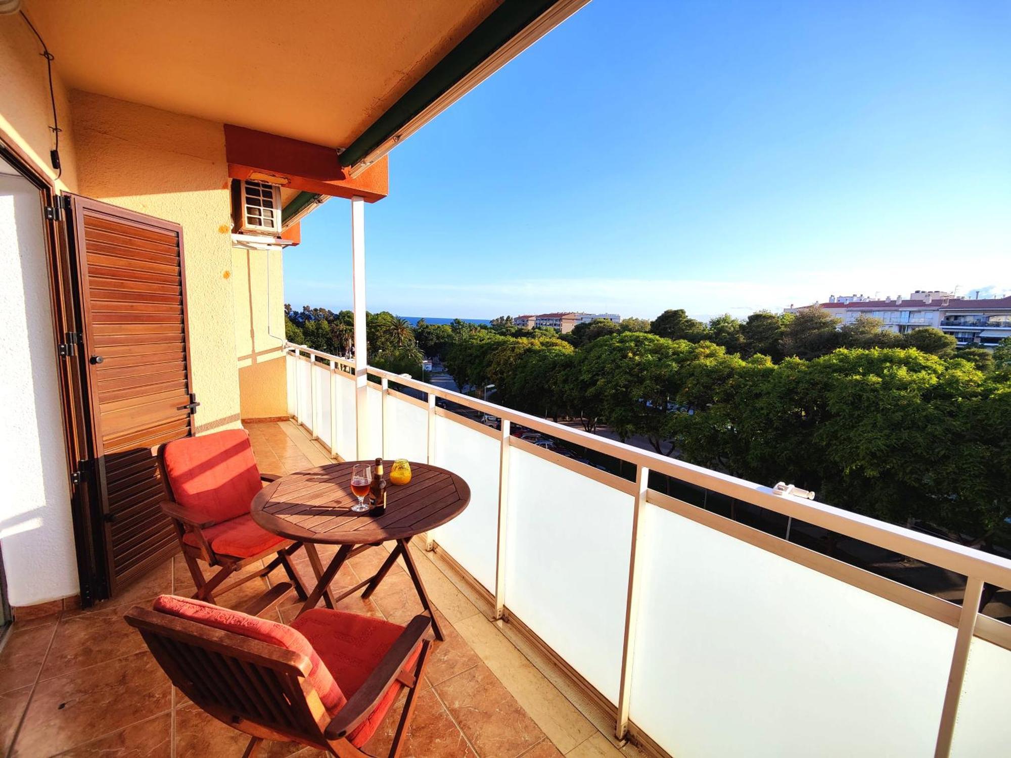 شقة Sunny Flat With Balcony And Sea Views كامبريلس المظهر الخارجي الصورة