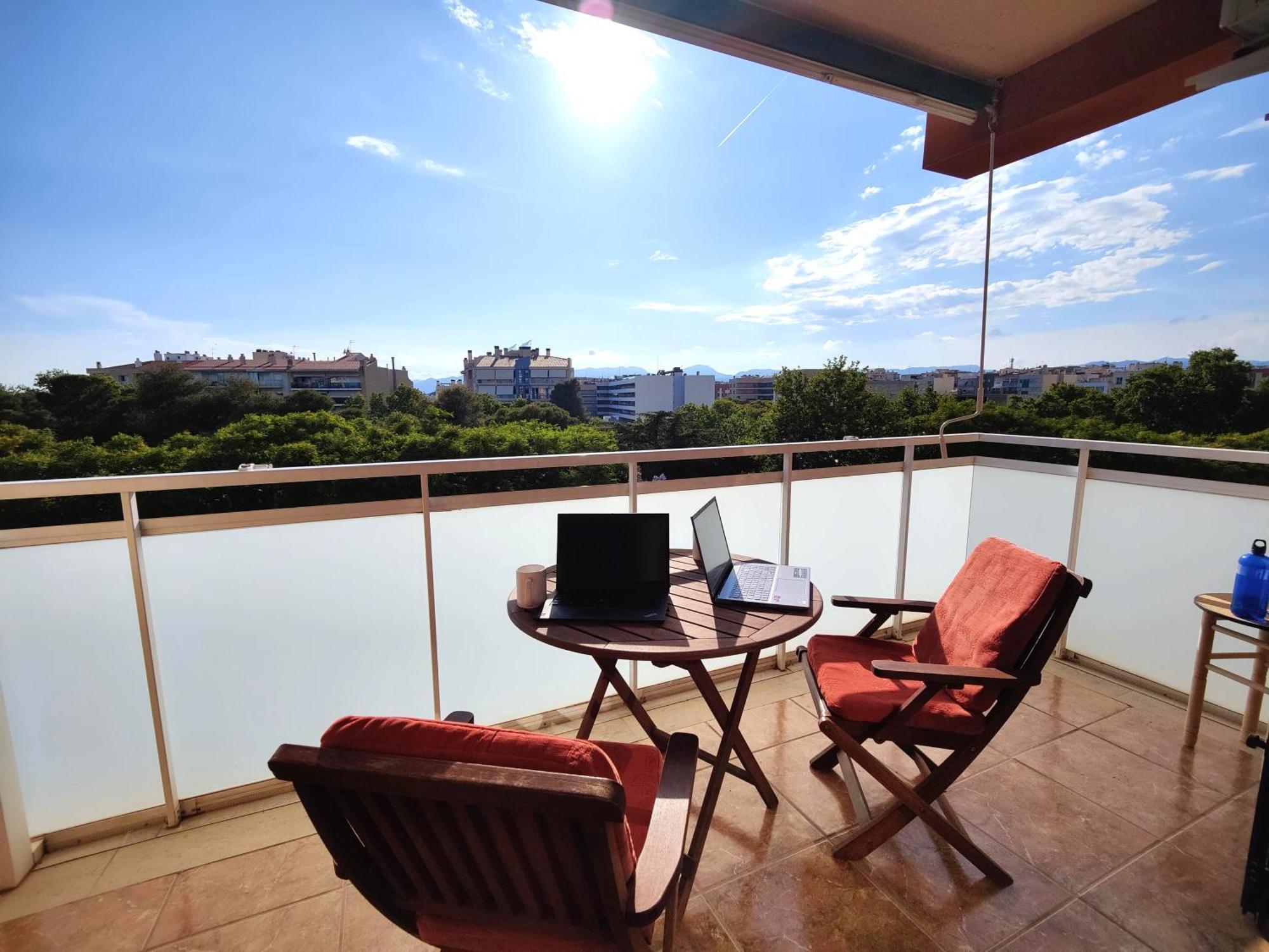 شقة Sunny Flat With Balcony And Sea Views كامبريلس المظهر الخارجي الصورة