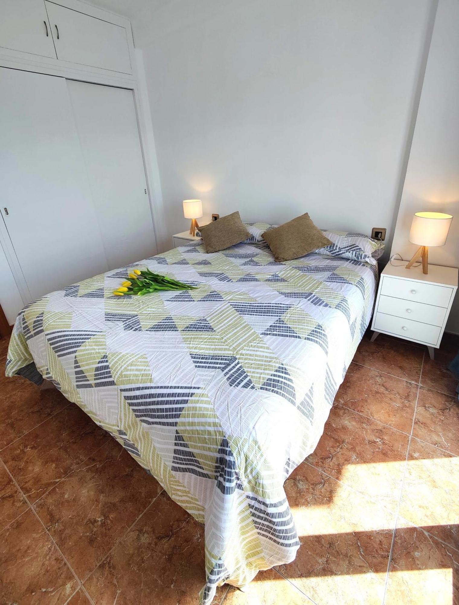 شقة Sunny Flat With Balcony And Sea Views كامبريلس المظهر الخارجي الصورة