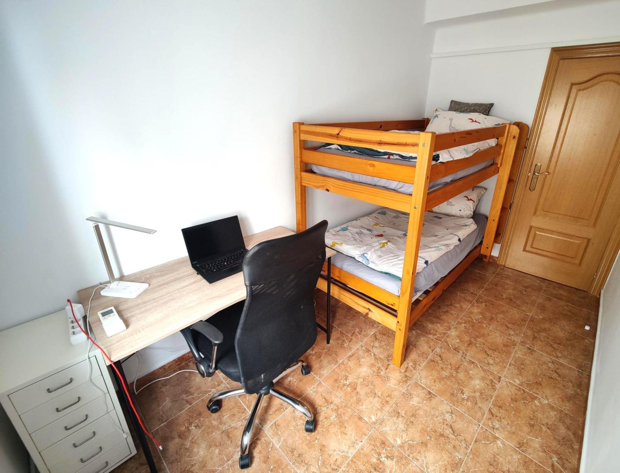 شقة Sunny Flat With Balcony And Sea Views كامبريلس المظهر الخارجي الصورة