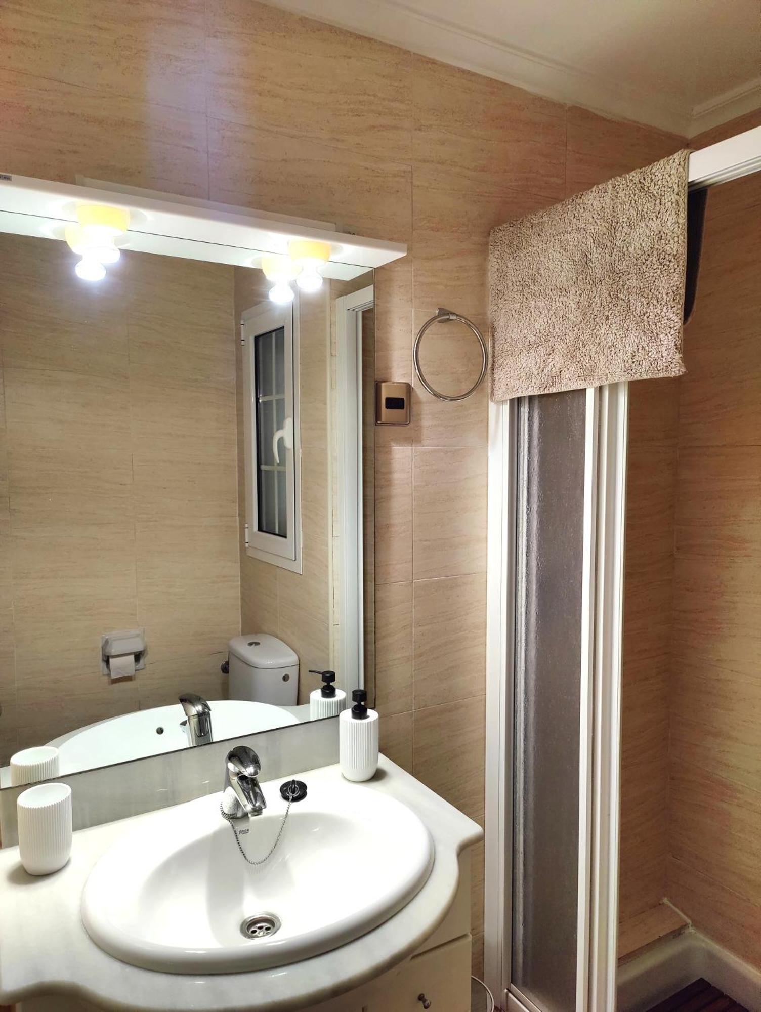 شقة Sunny Flat With Balcony And Sea Views كامبريلس المظهر الخارجي الصورة
