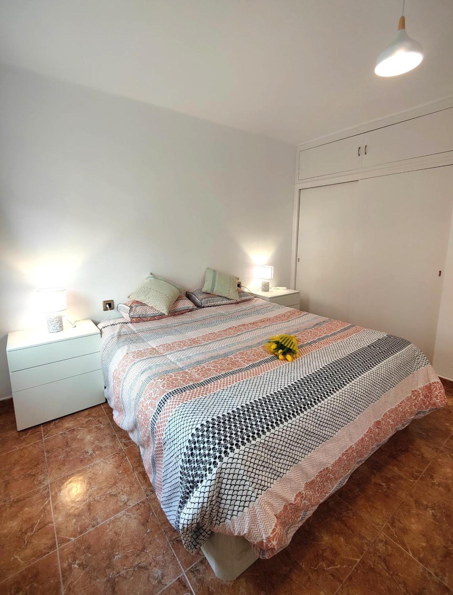 شقة Sunny Flat With Balcony And Sea Views كامبريلس المظهر الخارجي الصورة
