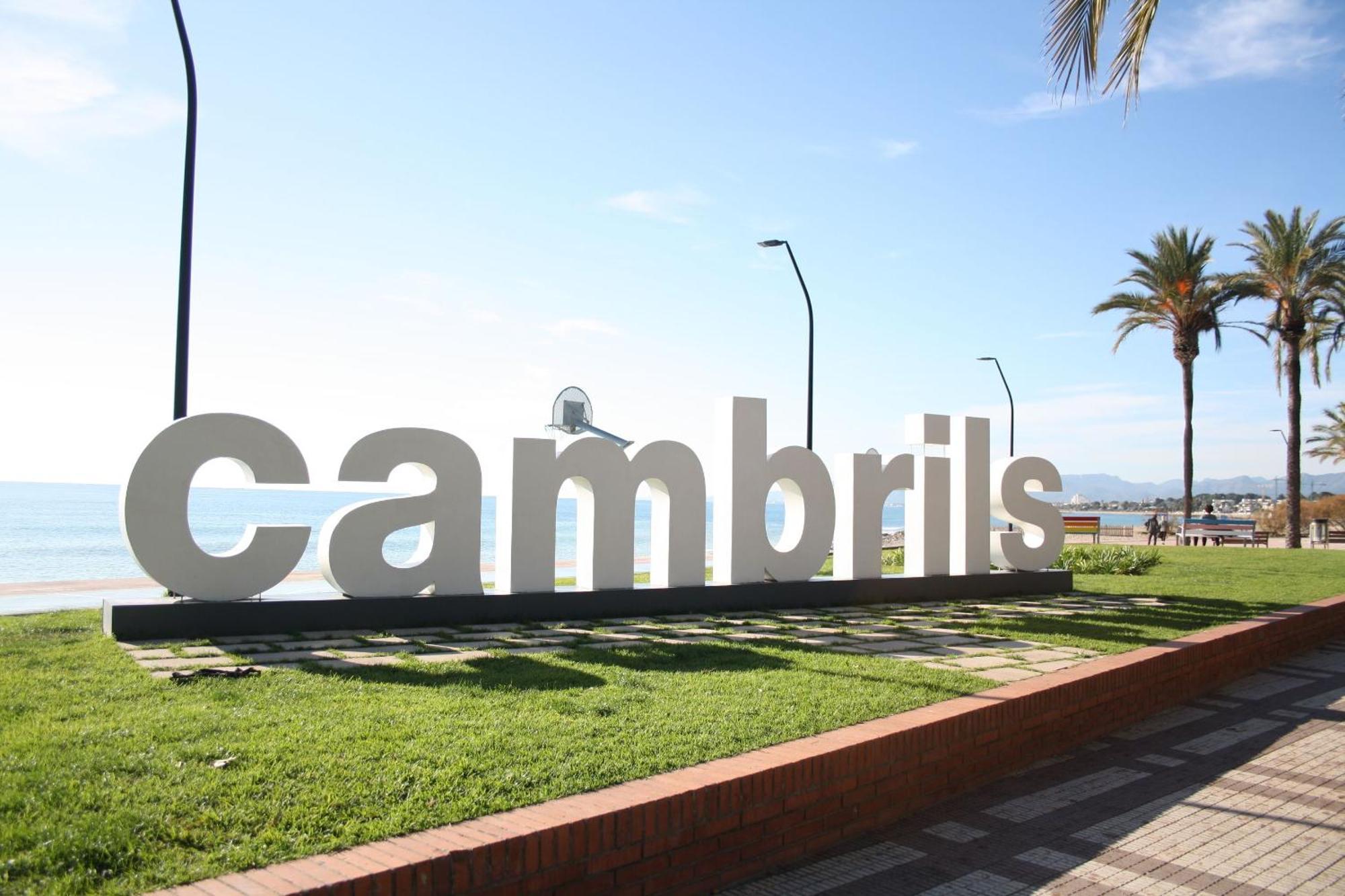 شقة Sunny Flat With Balcony And Sea Views كامبريلس المظهر الخارجي الصورة